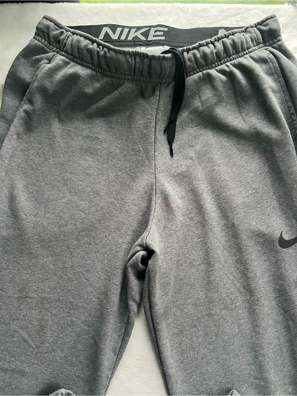 Nike Men’s Charcoal Gray Sweat Joggers with Swoosh - Picture 4 of 8